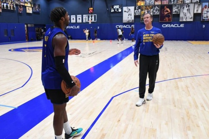 特里·斯托茨拒绝加入尼克斯教练组，选择留任勇士首席助教